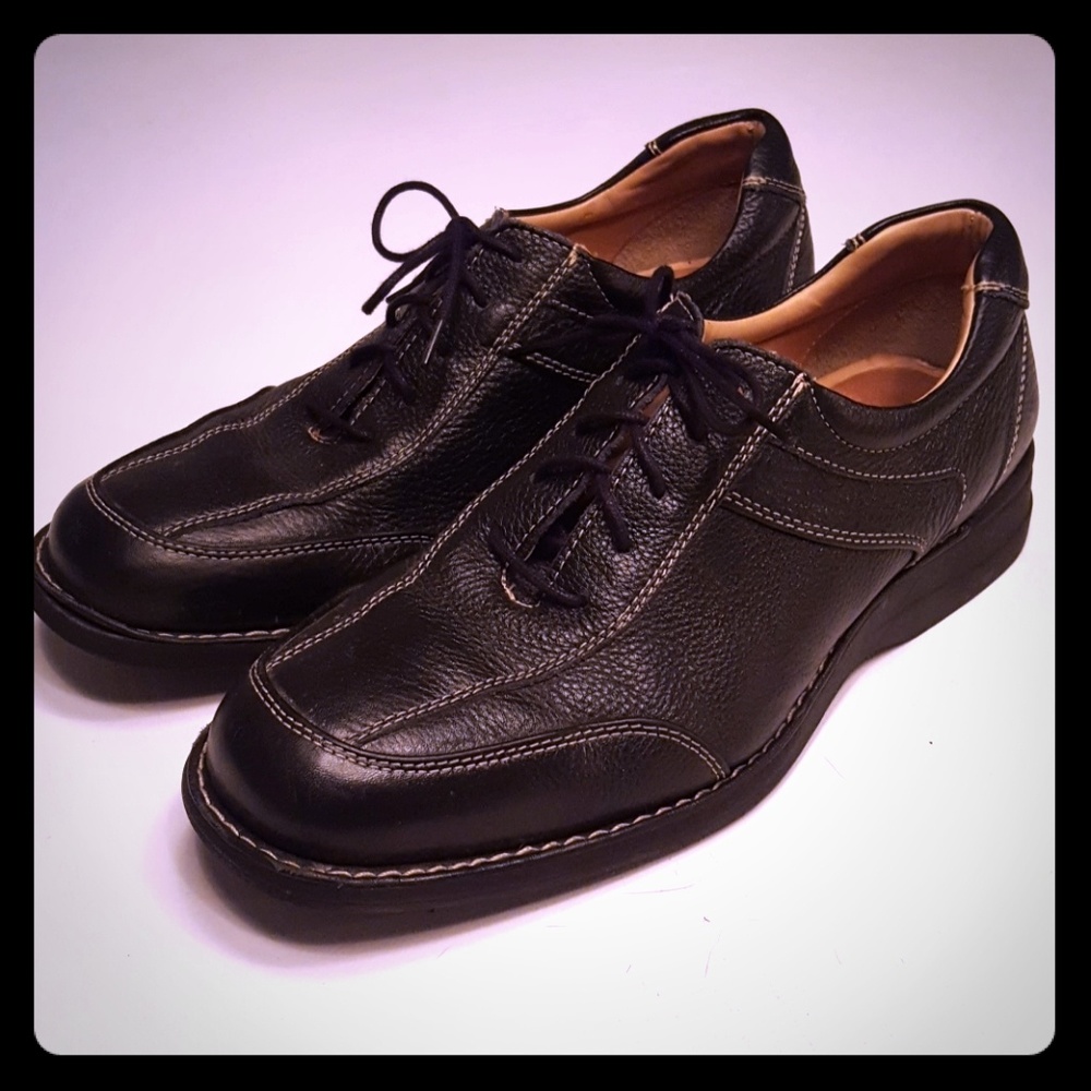 Men's 9.5 Johnston and Murphy casual shoes